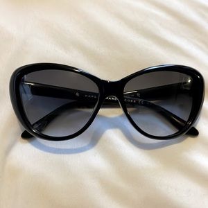 MARC BY MARC JACOBS CATEYE SUNGLASSES.